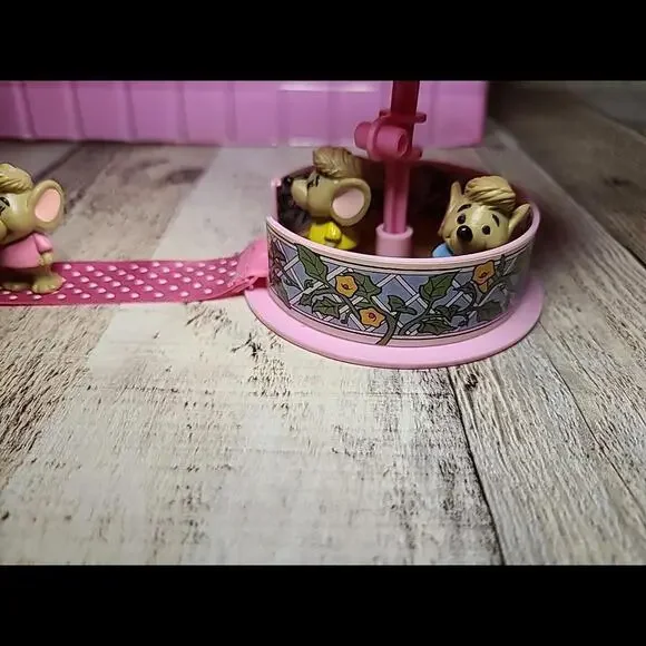 Wonderful Cinderella Baby Mouse Playset special from the Disney Store - Picture 8 of 9